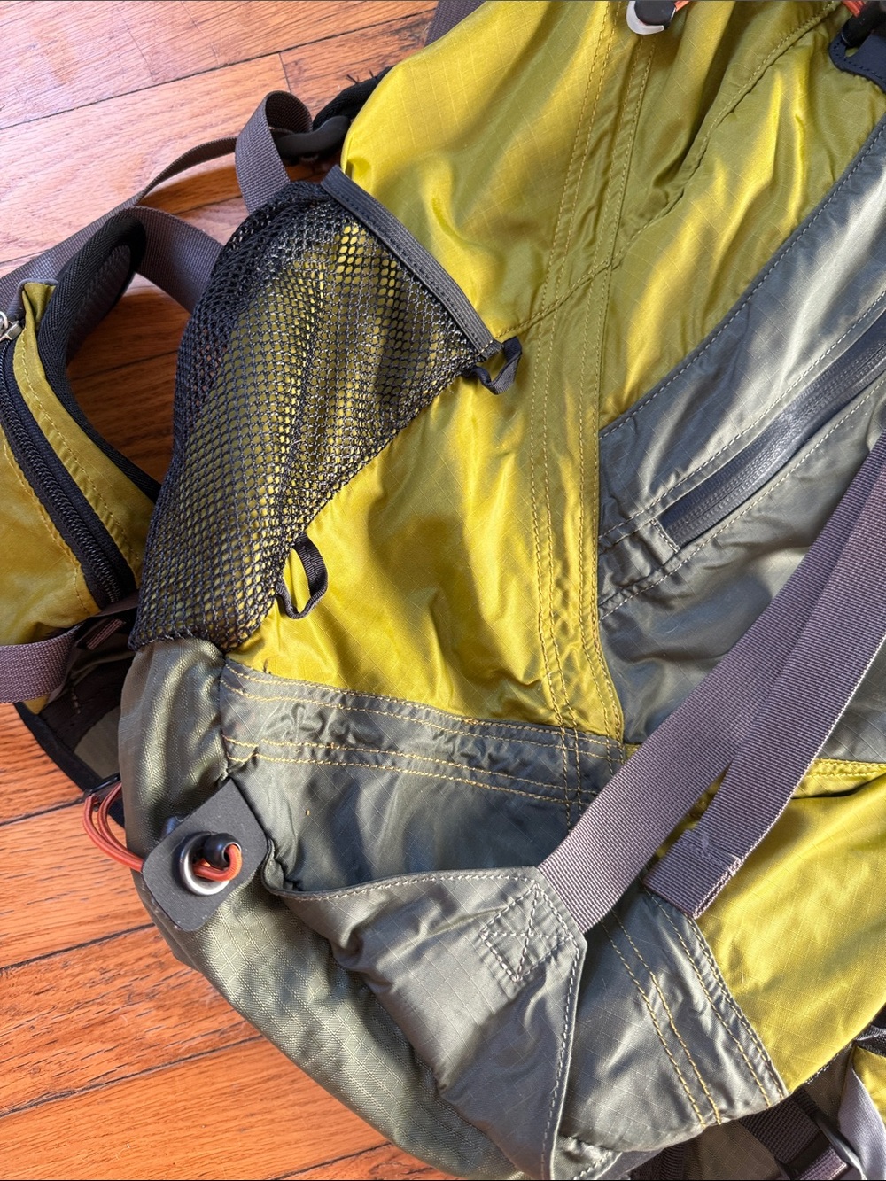 REI Green Hiking Backpack - Lightweight Daypack - Picture 2 of 8